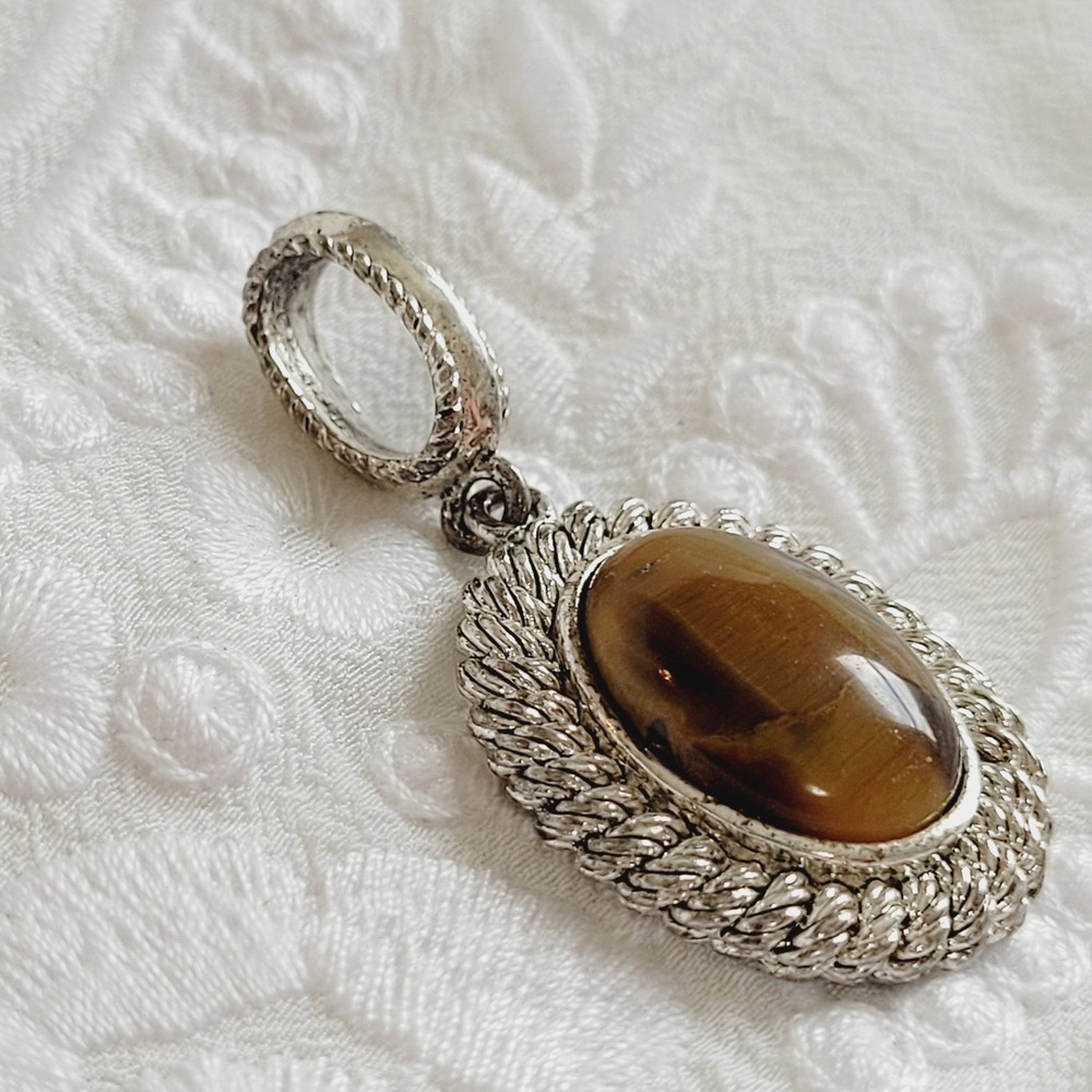 Vintage Avon Pendant Tigers Eye Silver Tone Rope Edge Distressed Boho 21741